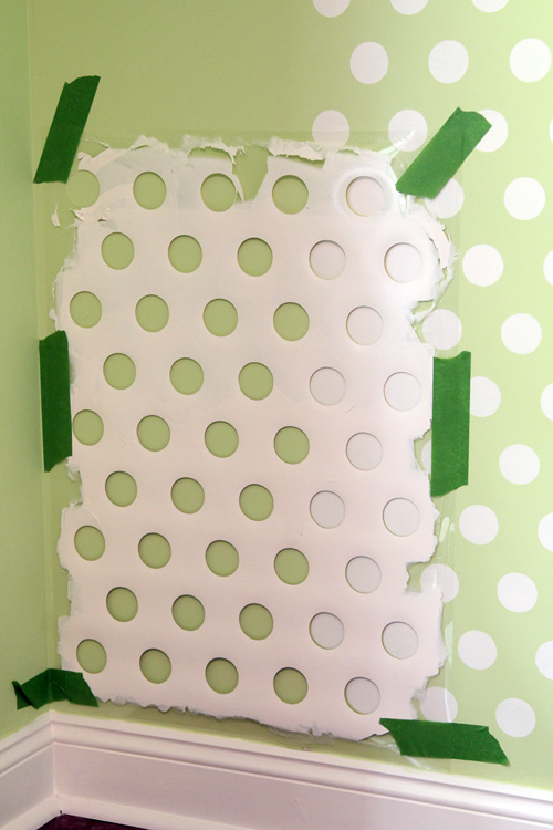 Polka dot on your walls form old laundry basket with colour spray