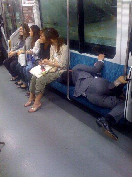 How to sleep on subway ! 